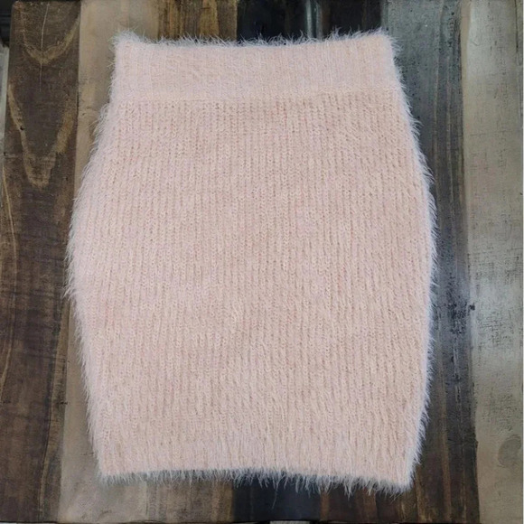 Lovers + Friends Eyelash Fuzzy Sweater Ski… - Picture 3 of 6